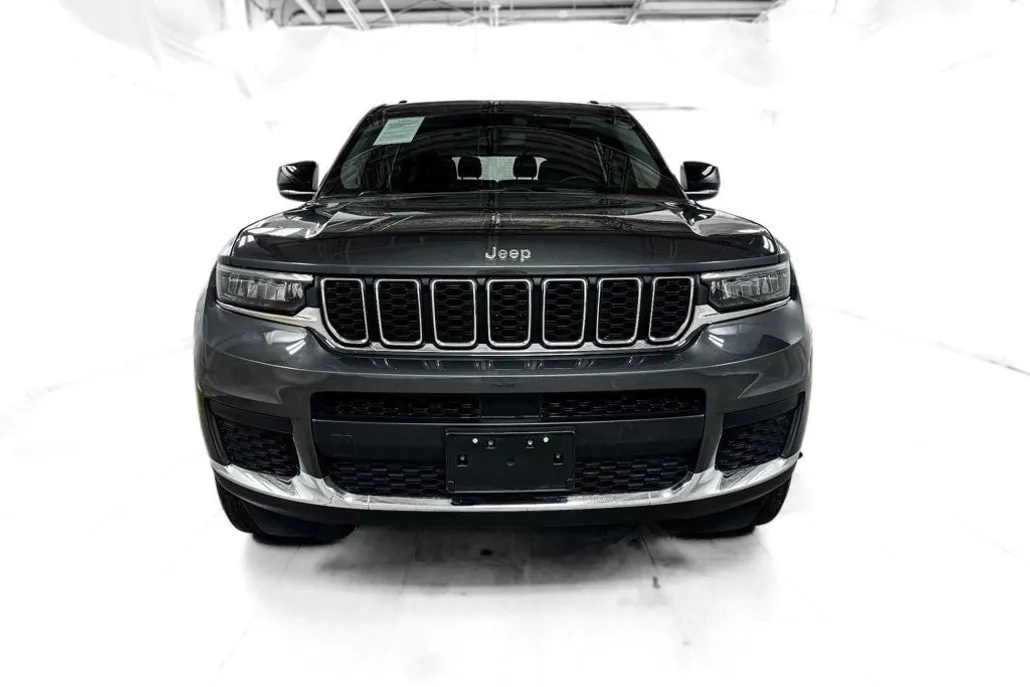 2022 Jeep Grand Cherokee Laredo photo 1