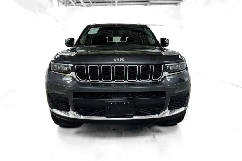 2022 Jeep Grand Cherokee Laredo photo 1