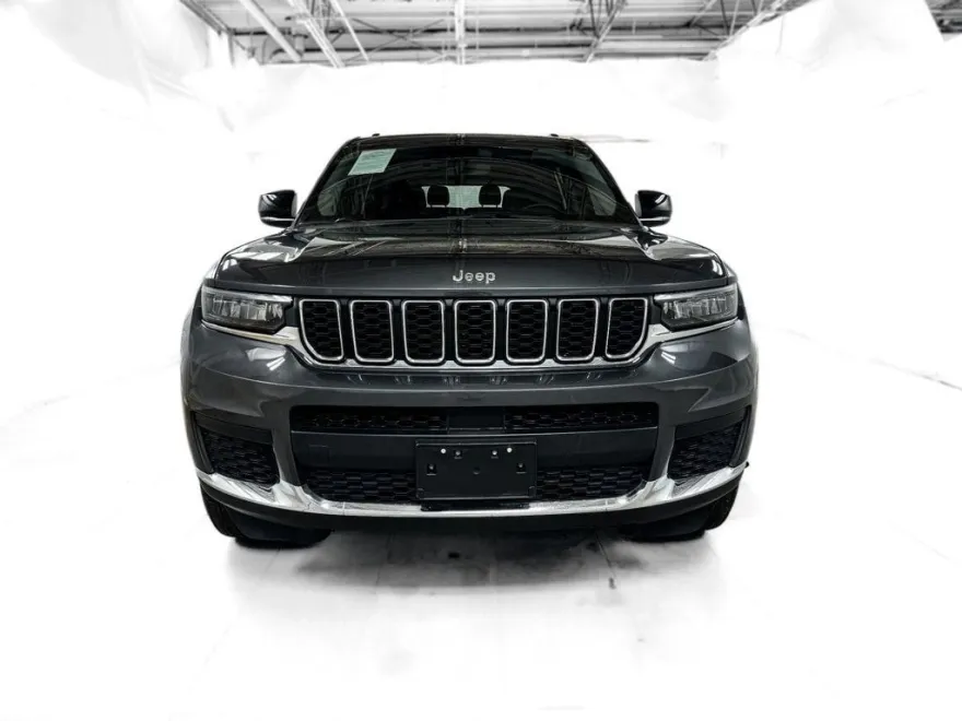 2022 Jeep Grand Cherokee Laredo photo 1