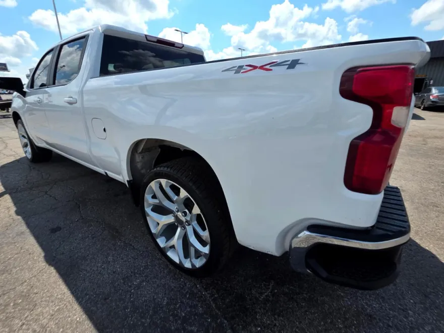 2019 Chevrolet Silverado 1500 LT photo 1