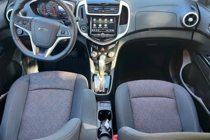 2018 Chevrolet Sonic LT photo 1