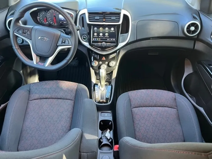 2018 Chevrolet Sonic LT photo 1