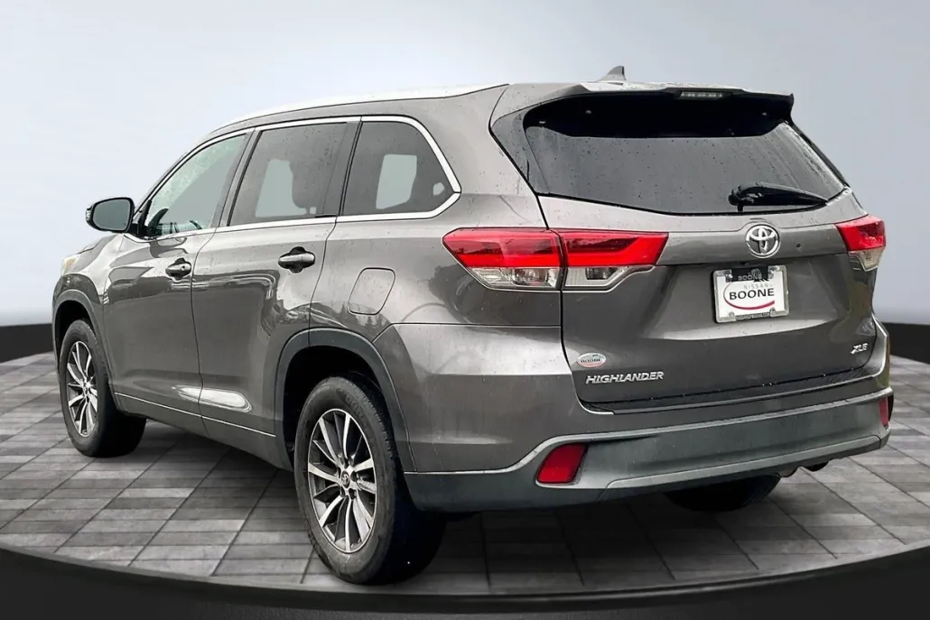 2017 Toyota Highlander XLE photo 1