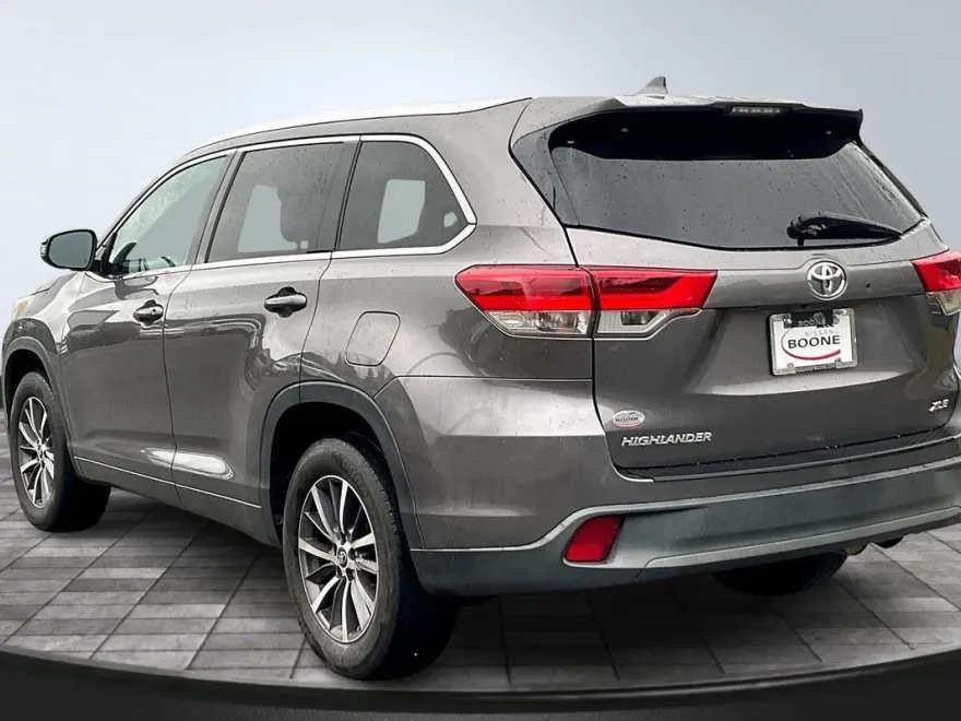 2017 Toyota Highlander XLE photo 1