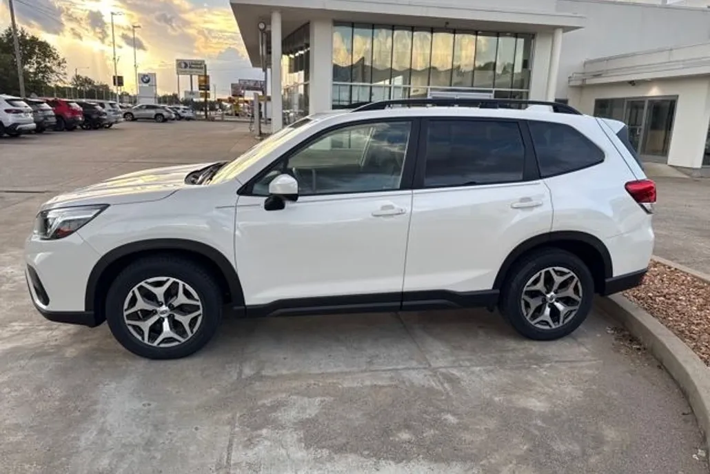 2020 Subaru Forester Premium photo 1