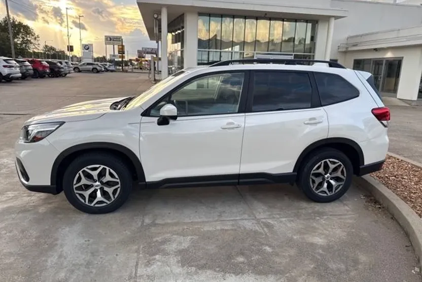 2020 Subaru Forester Premium photo 1