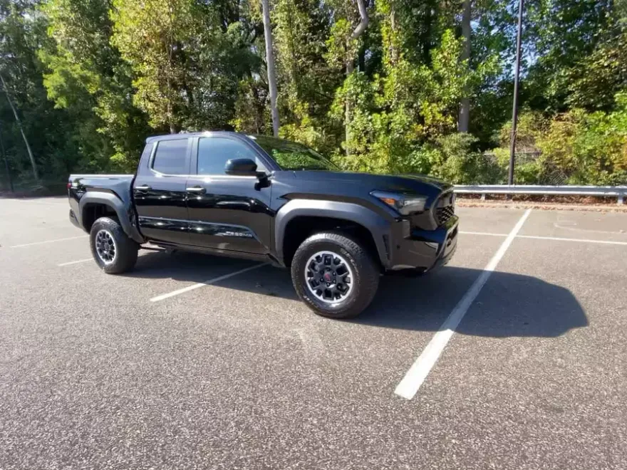 2024 Toyota Tacoma TRD photo 1