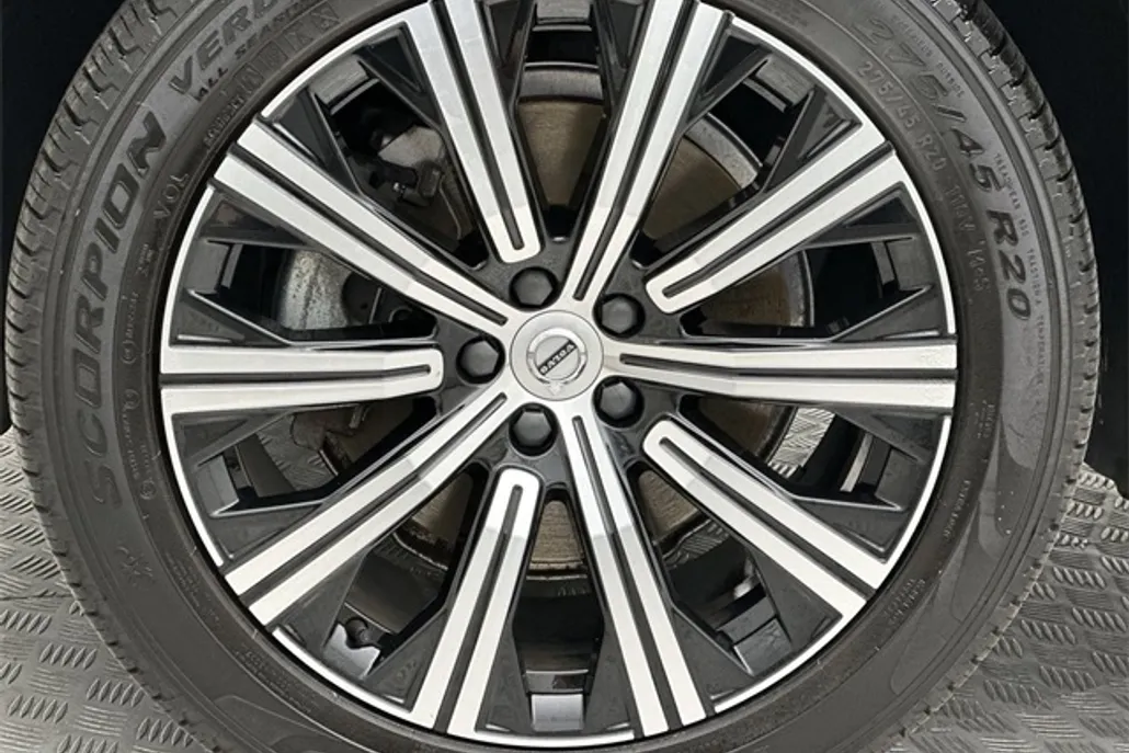 2024 Volvo XC90 B5 Core photo 1