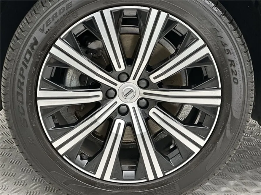2024 Volvo XC90 B5 Core photo 1
