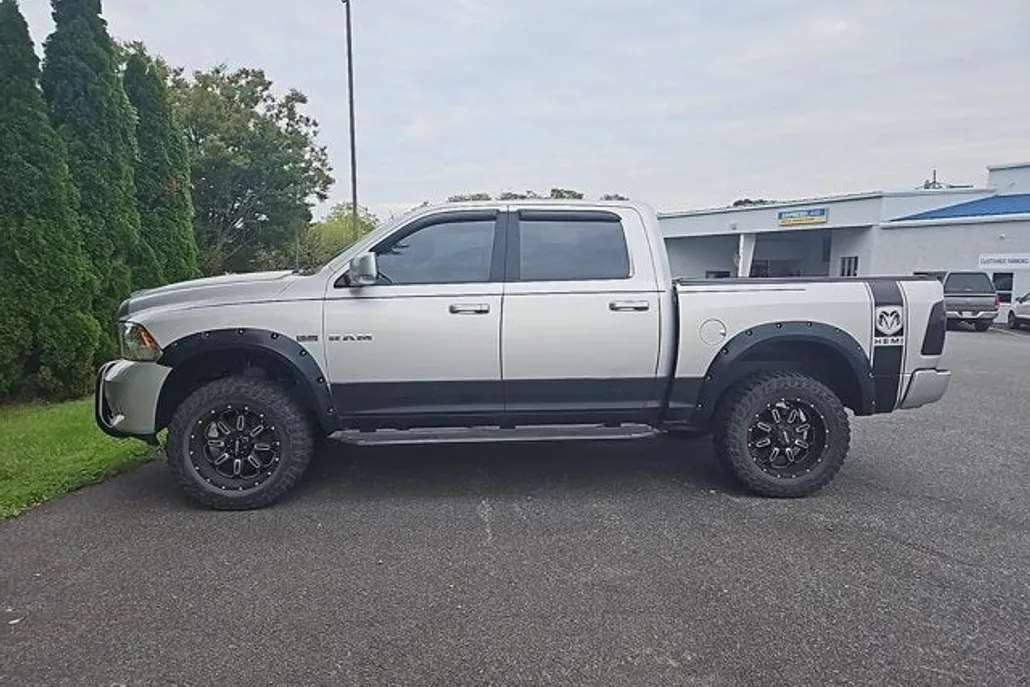 2009 Dodge Ram SLT photo 1