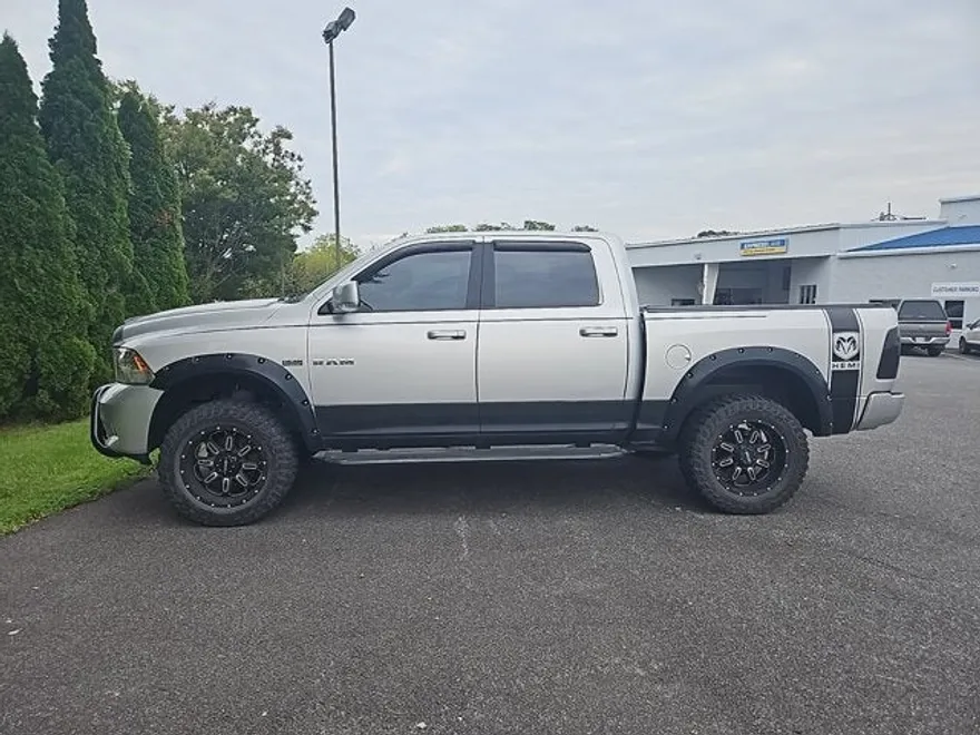 2009 Dodge Ram SLT photo 1