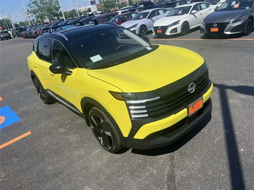 2025 Nissan Kicks SR photo 1
