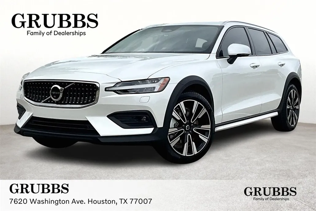 2025 Volvo V60 Cross Country B5 photo 1