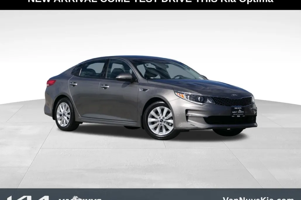 2016 Kia Optima EX photo 1