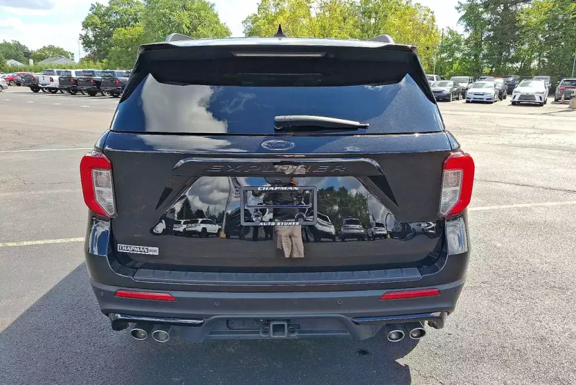 2023 Ford Explorer ST photo 1