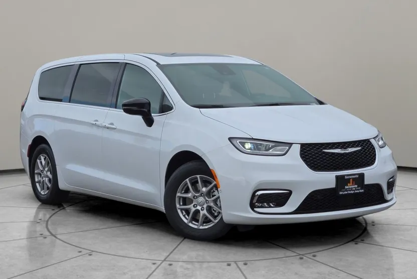 2026 Chrysler Pacifica photo 1