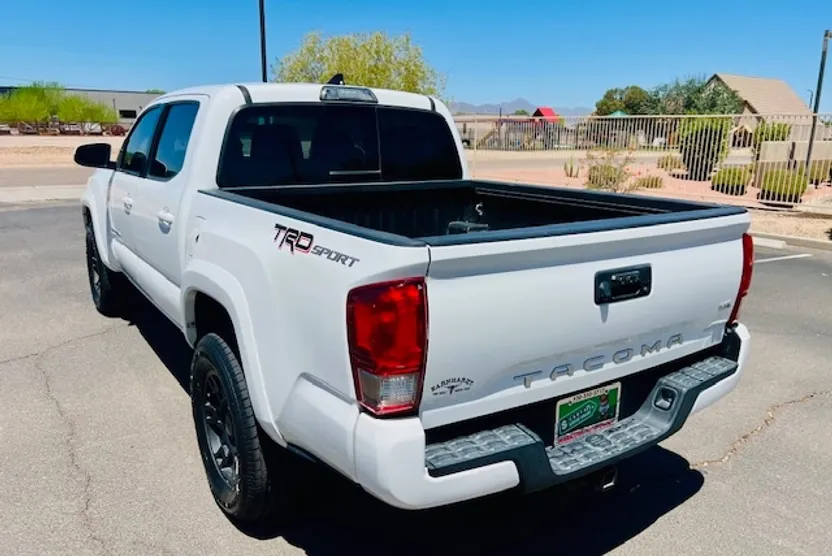2017 Toyota Tacoma Double Cab photo 1
