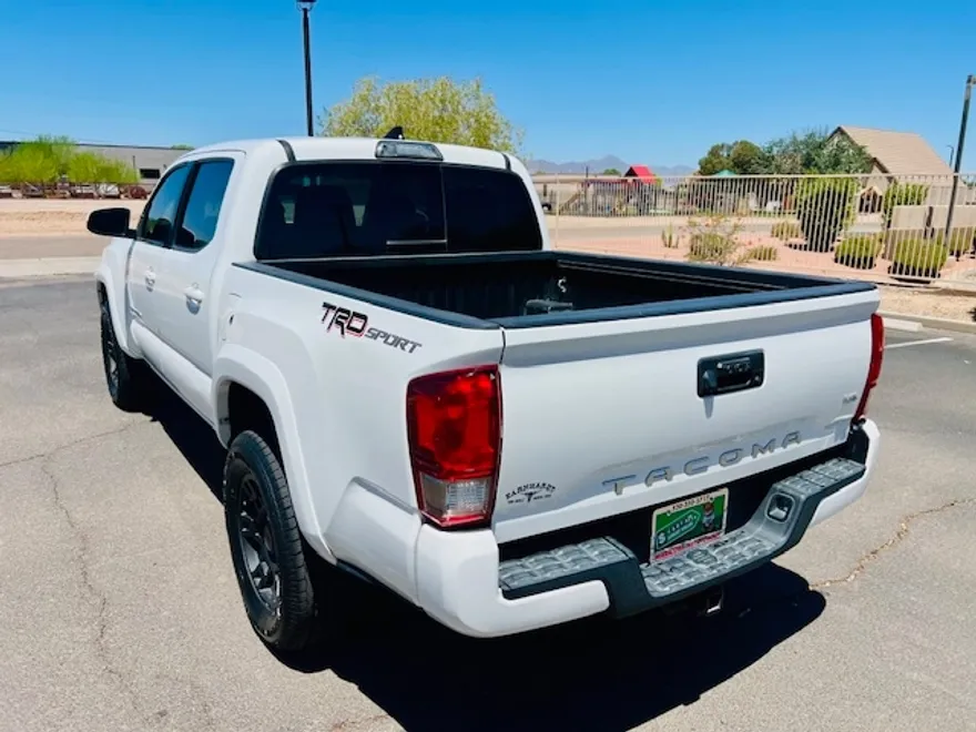 2017 Toyota Tacoma Double Cab photo 1