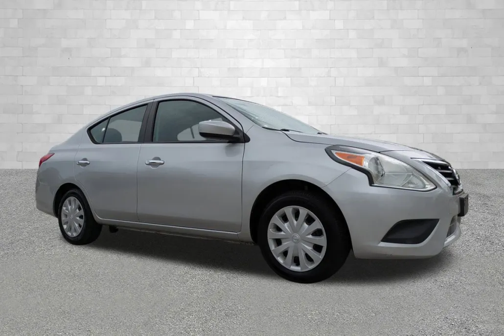 2019 Nissan Versa S photo 1