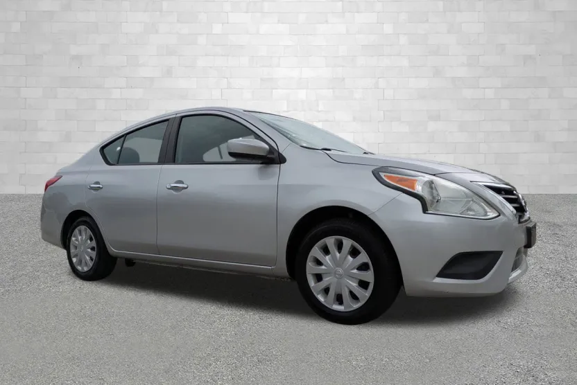 2019 Nissan Versa S photo 1