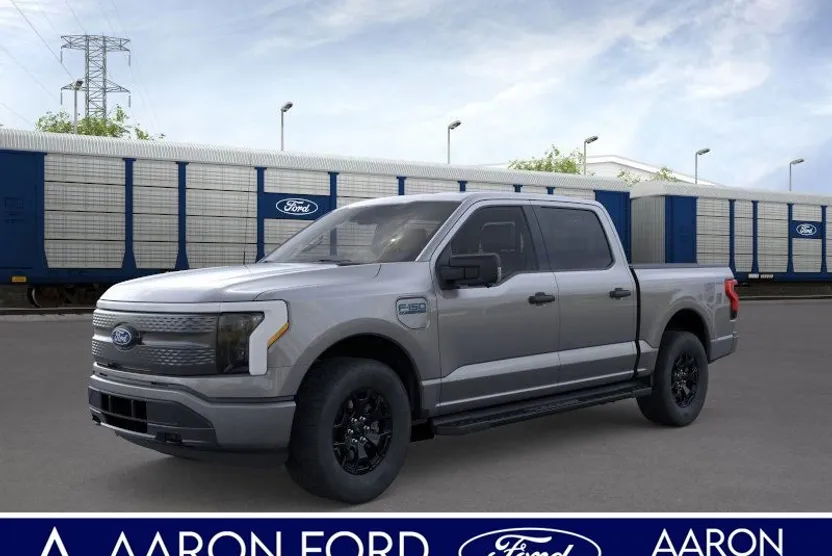 2025 Ford F-150 Lightning XLT photo 1