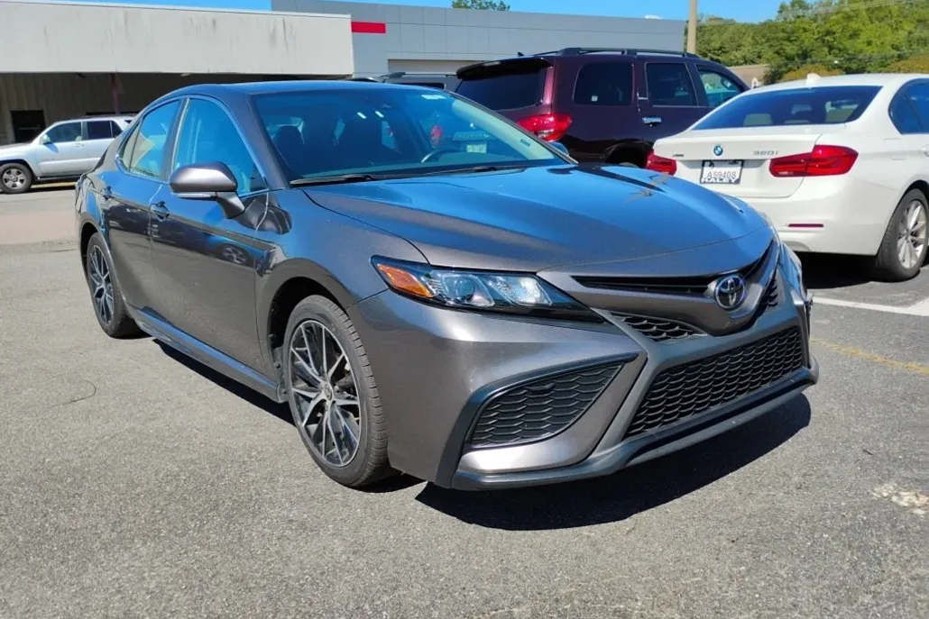 2024 Toyota Camry SE photo 1
