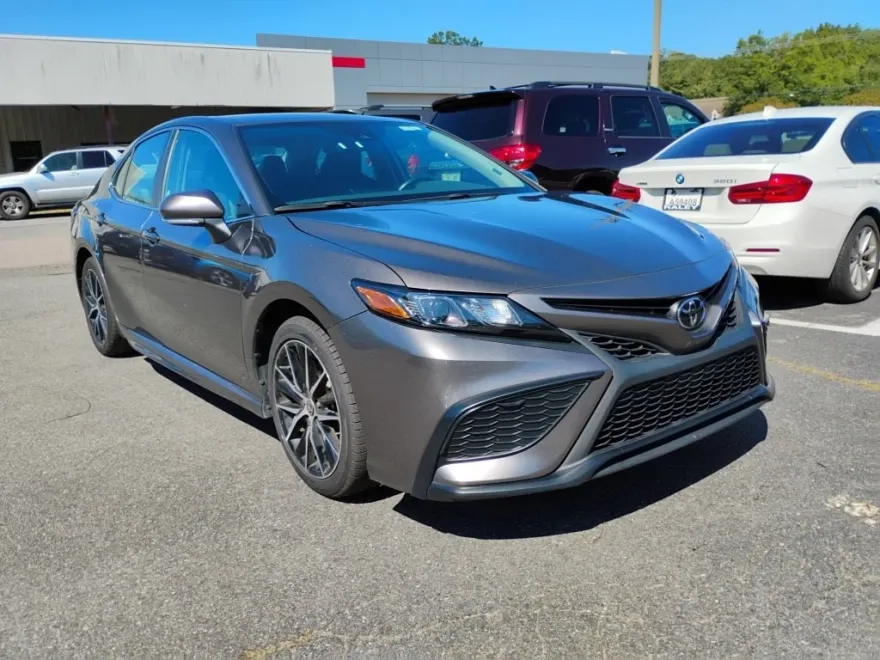 2024 Toyota Camry SE photo 1