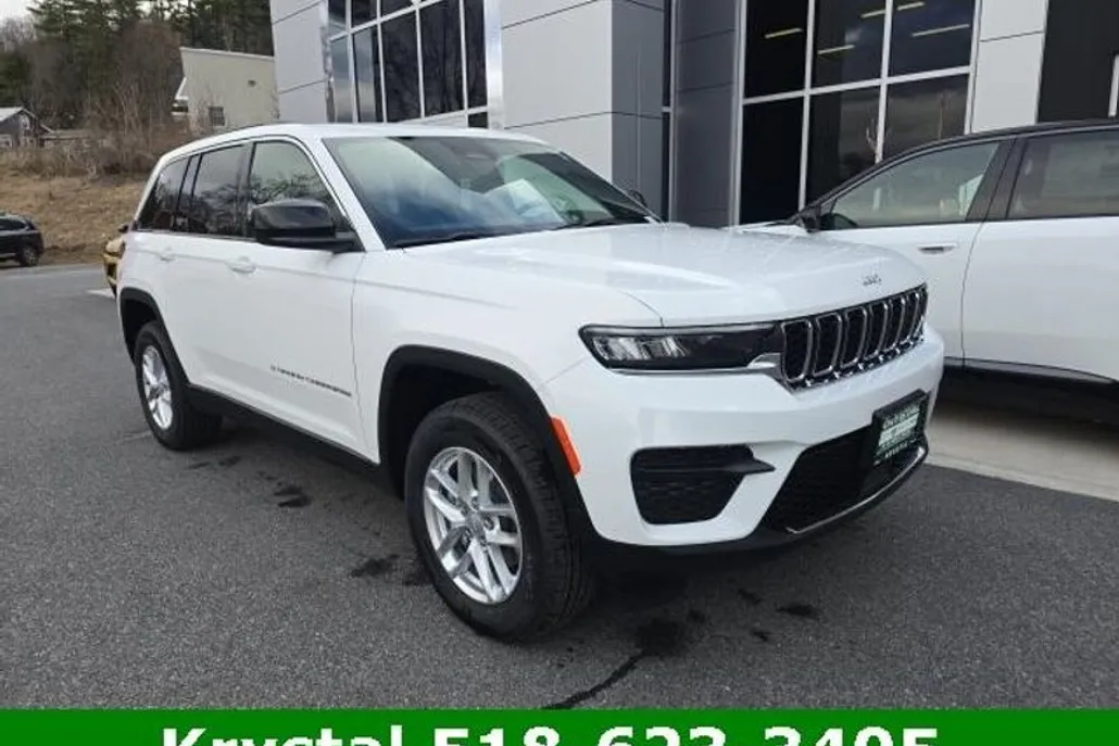 2025 Jeep Grand Cherokee Laredo photo 1