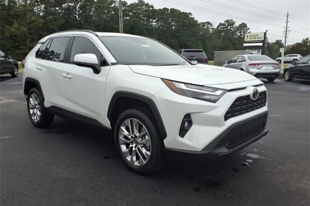 2025 Toyota RAV4 XLE Premium photo 1