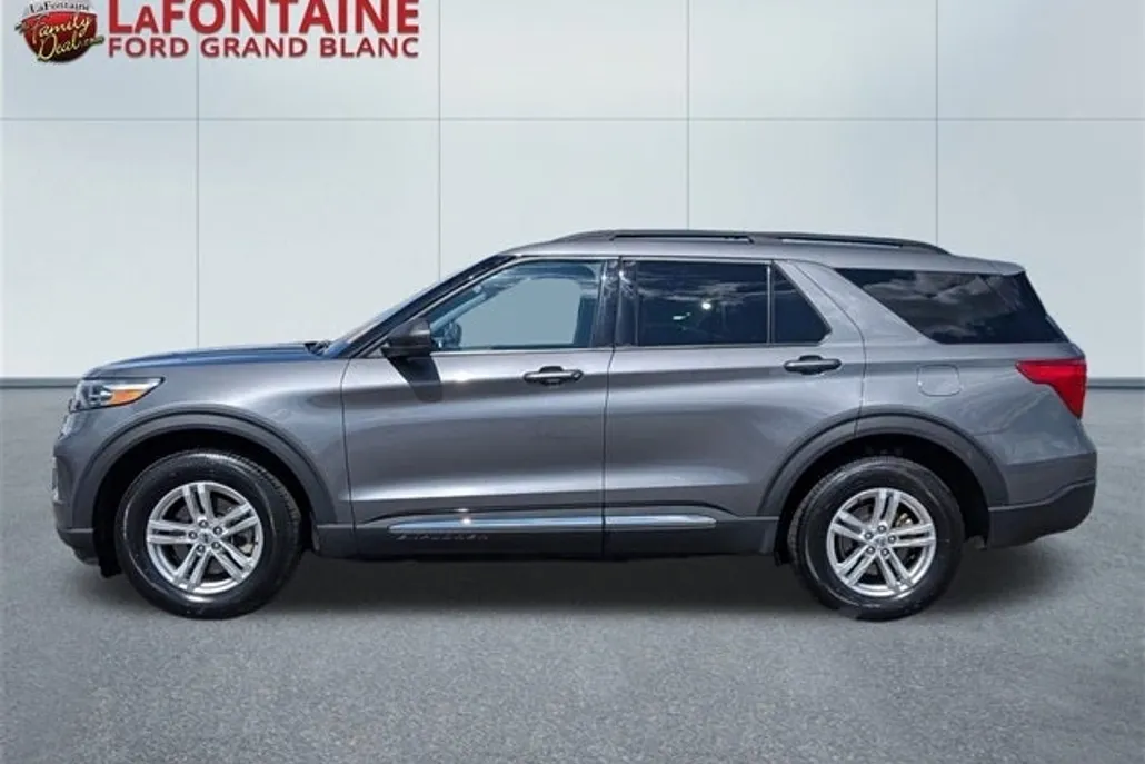 2023 Ford Explorer XLT photo 1