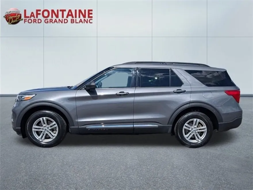 2023 Ford Explorer XLT photo 1