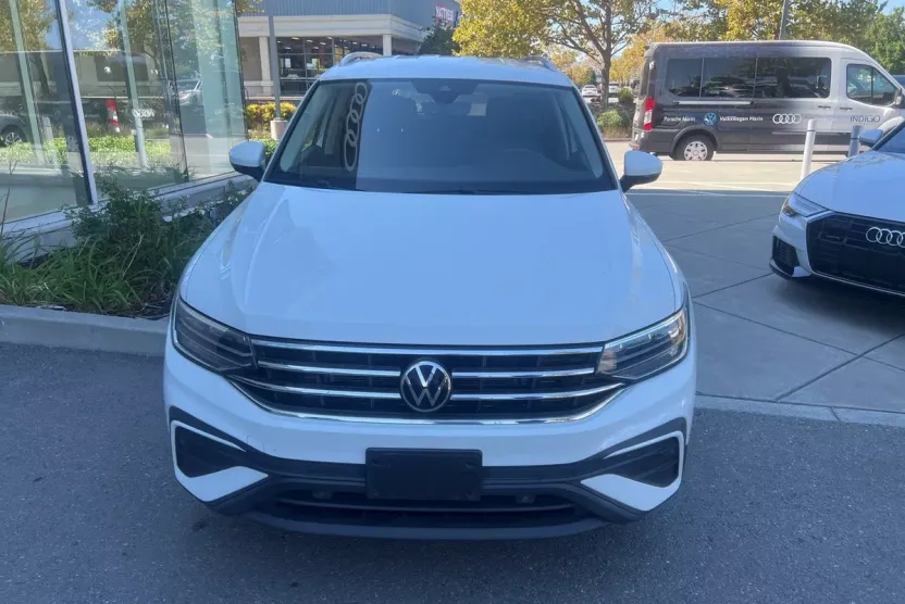 2022 Volkswagen Tiguan SE photo 1