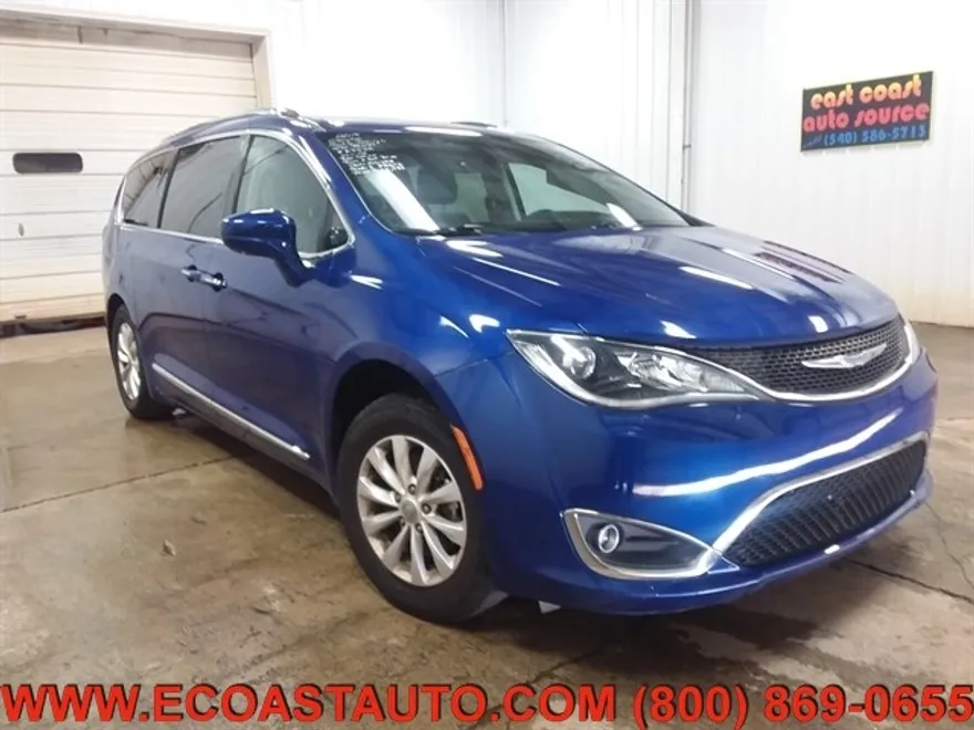 2018 Chrysler Pacifica Touring L photo 1