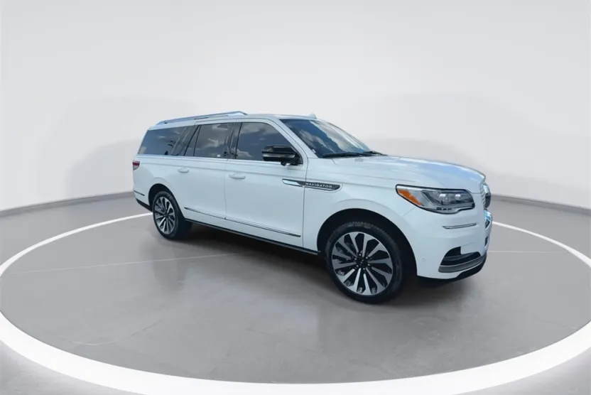 2024 Lincoln Navigator L Reserve photo 1