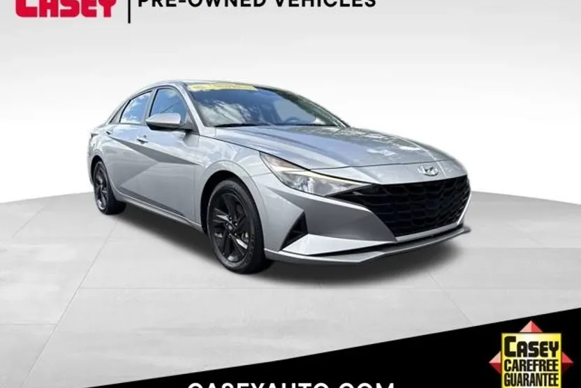 2023 Hyundai Elantra SEL photo 1