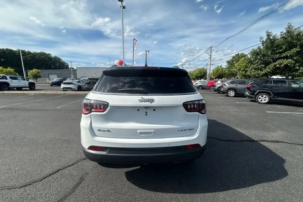 2022 Jeep Compass Limited photo 1