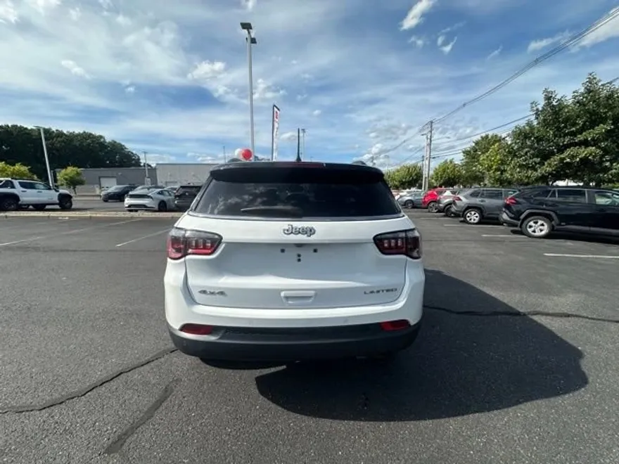2022 Jeep Compass Limited photo 1