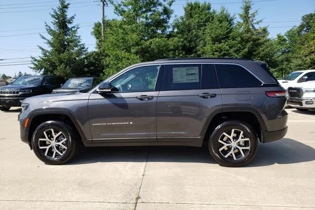 2025 Jeep Grand Cherokee Limited photo 1