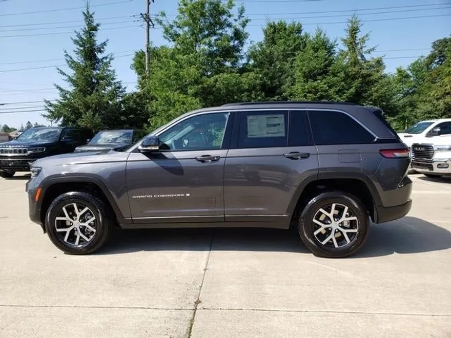 2025 Jeep Grand Cherokee Limited photo 1