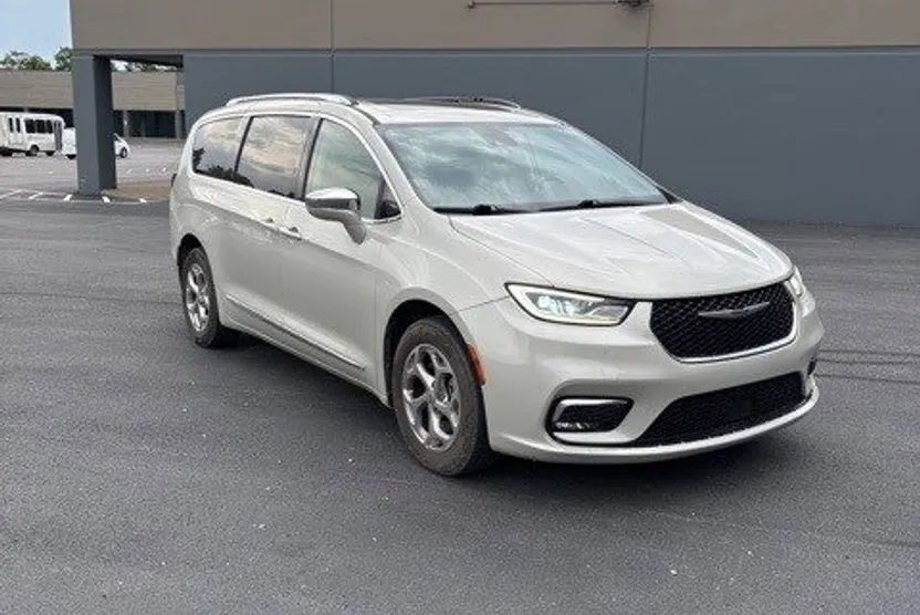 2021 Chrysler Pacifica Limited photo 1