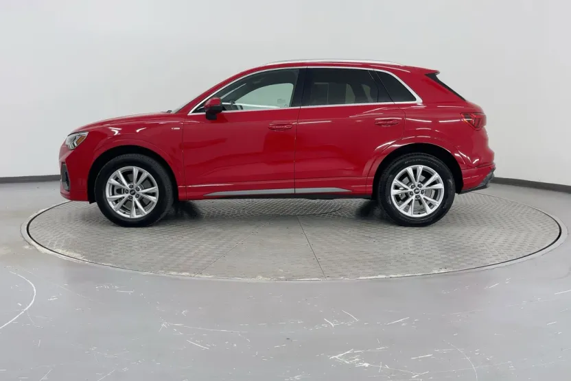 2022 Audi Q3 S line Premium Plus photo 1