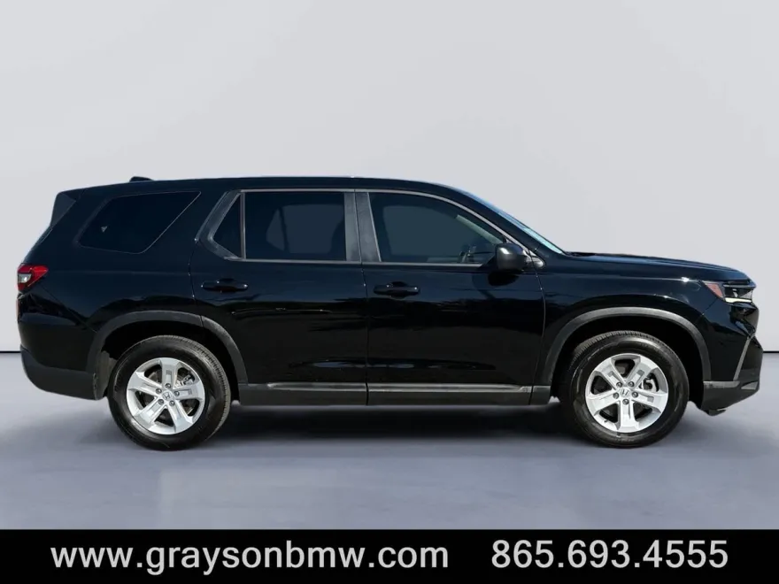2023 Honda Pilot LX photo 1