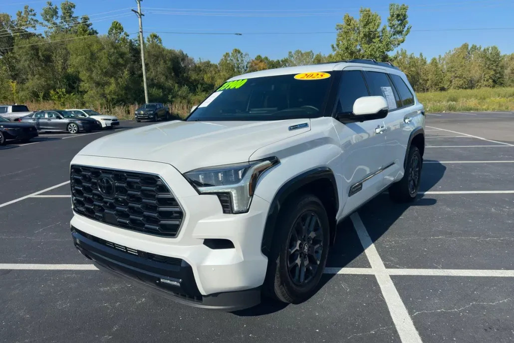 2025 Toyota Sequoia Platinum photo 1