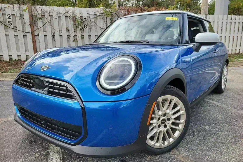 2025 Mini Cooper 2 Door Hardtop Signature photo 1