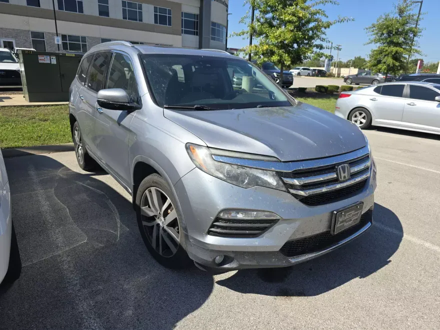 2017 Honda Pilot Elite photo 1