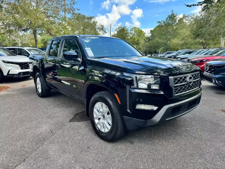 2023 Nissan Frontier SV photo 1