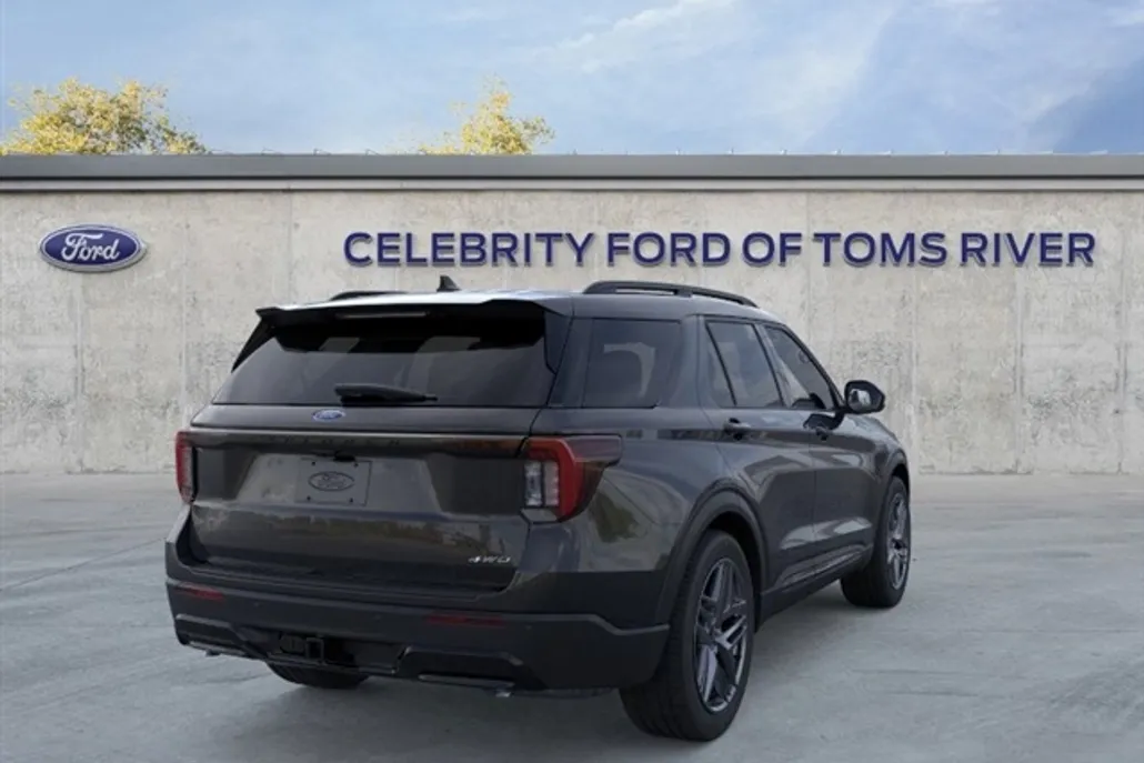 2025 Ford Explorer ST-Line photo 1