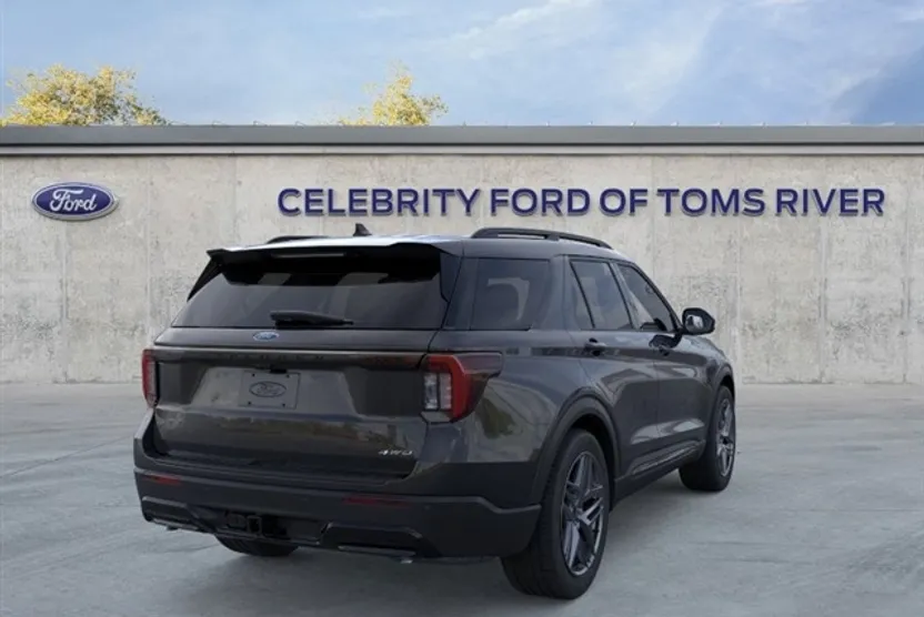 2025 Ford Explorer ST-Line photo 1