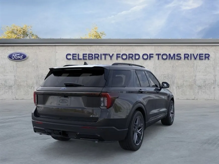 2025 Ford Explorer ST-Line photo 1