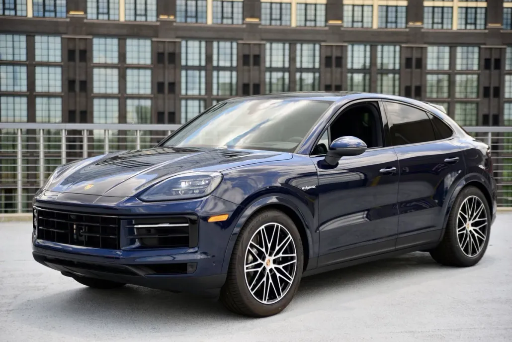 2025 Porsche Cayenne E-Hybrid Coupe S photo 1